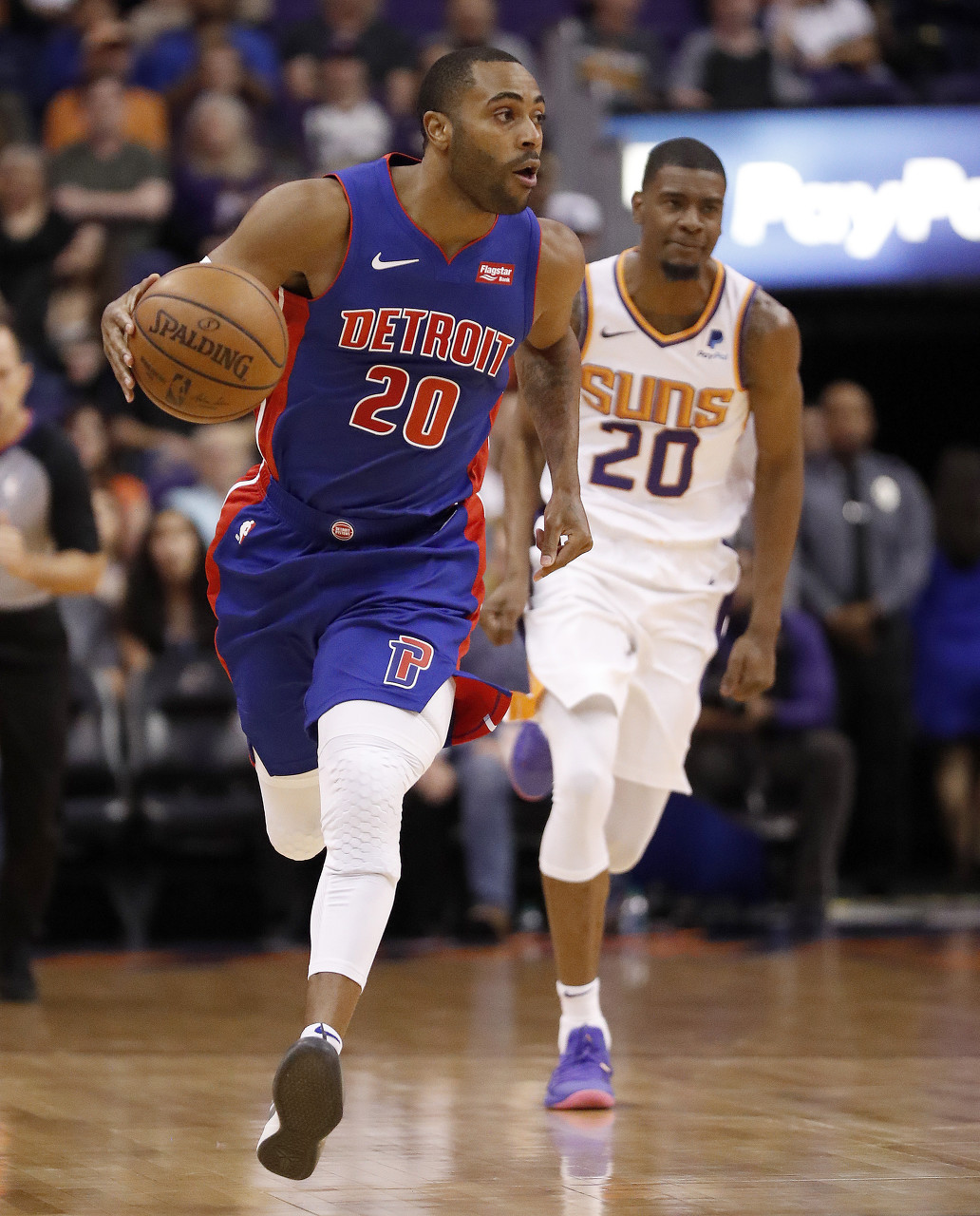 球和防守反 球和防守反